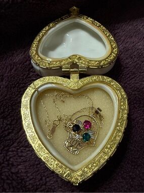 Vintage 10K Gold MOM Flower Basket Pendant Necklace w/ JCM Original Heart Box